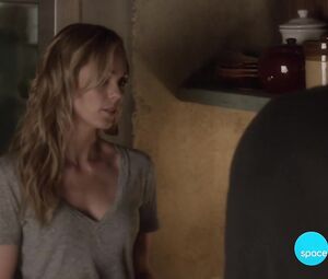 Laura Vandervoort nude - Bitten S03E01-02 (2016)