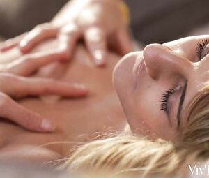 Lesby Videos-Ivy Rein & Sarah Cute-Love-Is-In-The-Air