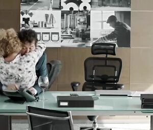 Movie star openly demonstrates her intentions and gets drilled by her boss in the office