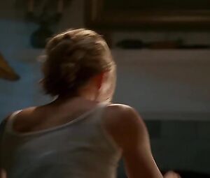 Elisabeth Shue Sexy - The Trigger Effect (1996)