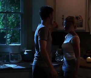 Elisabeth Shue Sexy - The Trigger Effect (1996)