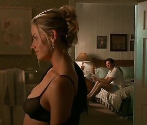 Elisabeth Shue Sexy - The Trigger Effect (1996)