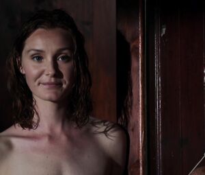 Violet Ryder, Sofia Vergara nude - Bent (2018)