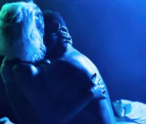 Sophie Charlotte naked - Ilha de Ferro s01e01 (2018)